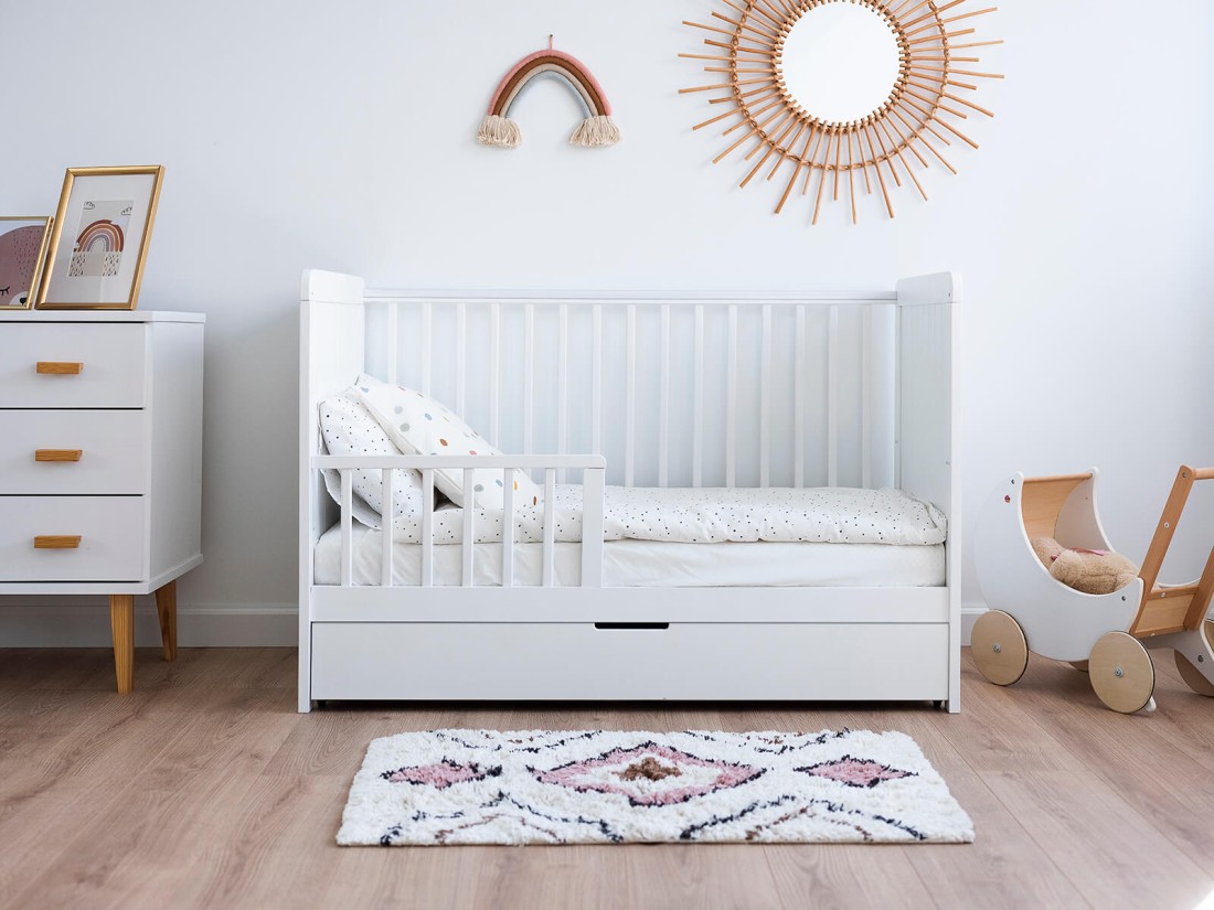 Lettino per bambini Baby Magic in legno di pino 60x120, bianco