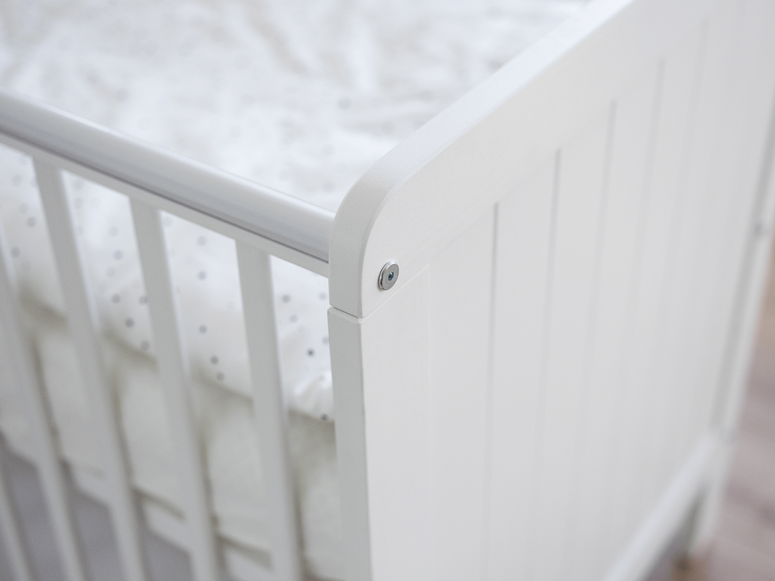 Lettino per bambini Baby Magic in legno di pino 60x120, bianco