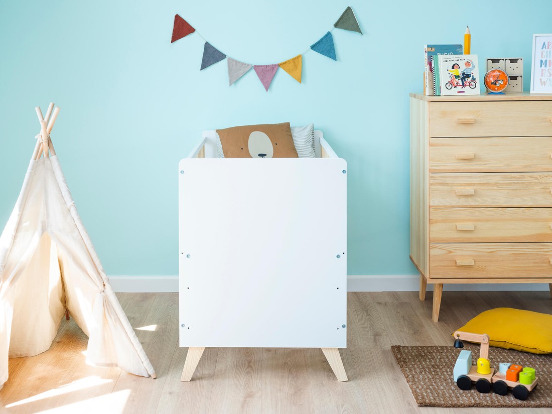 Lettino per bambini Baby Happy in legno di pino 60x120, bianco/pino