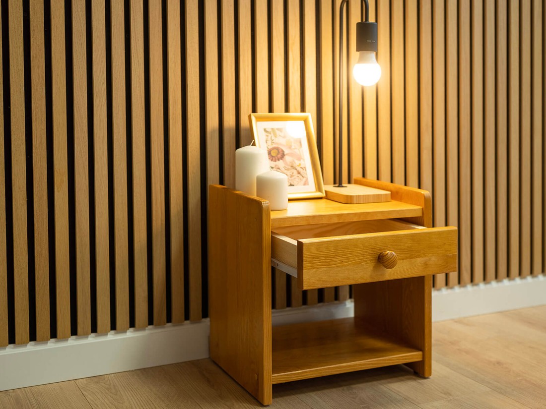 Comodino in legno WIKI, colore ontano