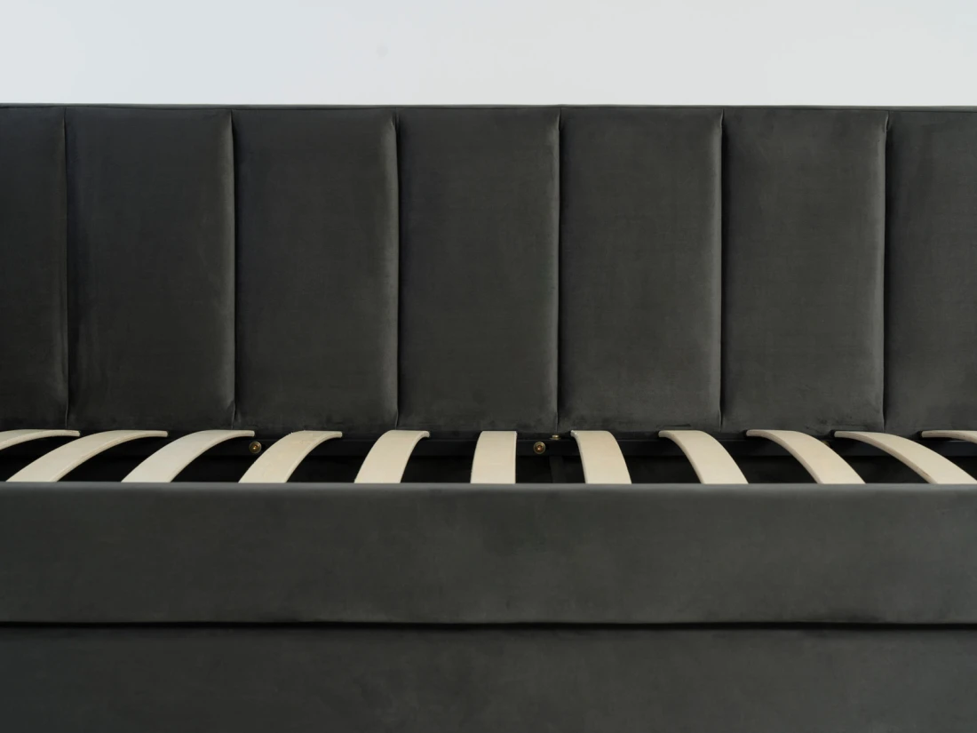 Divano letto a due posti 90x200 con struttura Dan Bluvel 18